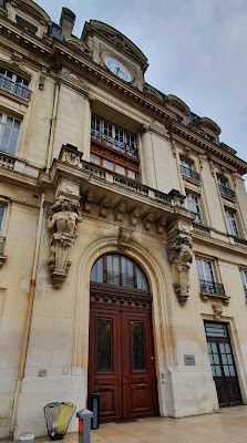 HQ à Bordeaux