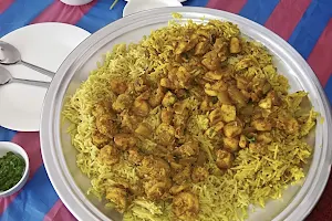 مطعم زوارة للمأكولات الكويتية image