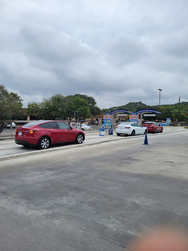 Leon Springs Express Car Wash en San Antonio