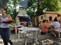 Atmosphère du Restaurant de grillades Les Tilleuls / Pons Sylvie à Saint-Maurice-Navacelles - n°15