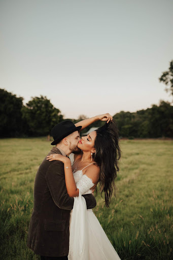 Bridal Shop «The Barefoot Bride», reviews and photos, 4726 Poplar Ave #4, Memphis, TN 38117, USA