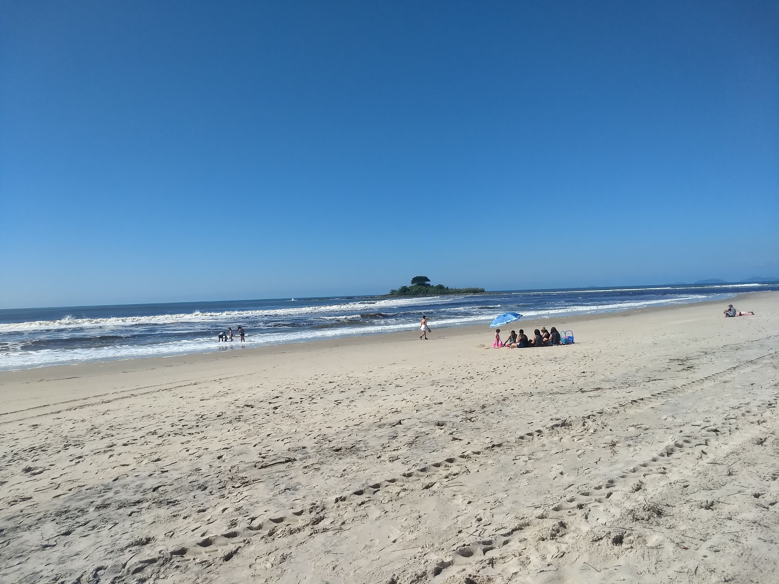 Photo of Barra do Sai Beach - popular place among relax connoisseurs