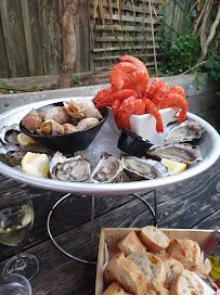 Plats et boissons du Restaurant de fruits de mer Le Monte à Bord - SARL Compagnie de l'Huître à Lège-Cap-Ferret - n°6