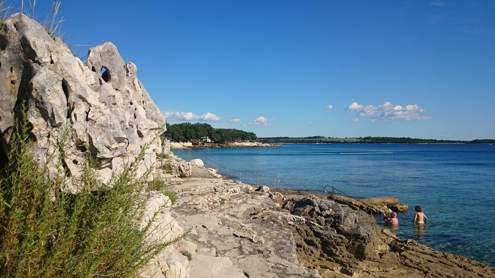 Foto von Solaris beach mit kleine bucht