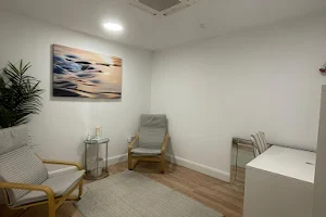 Head 2 Toe Chiropractic & Physiotherapy Clinic image