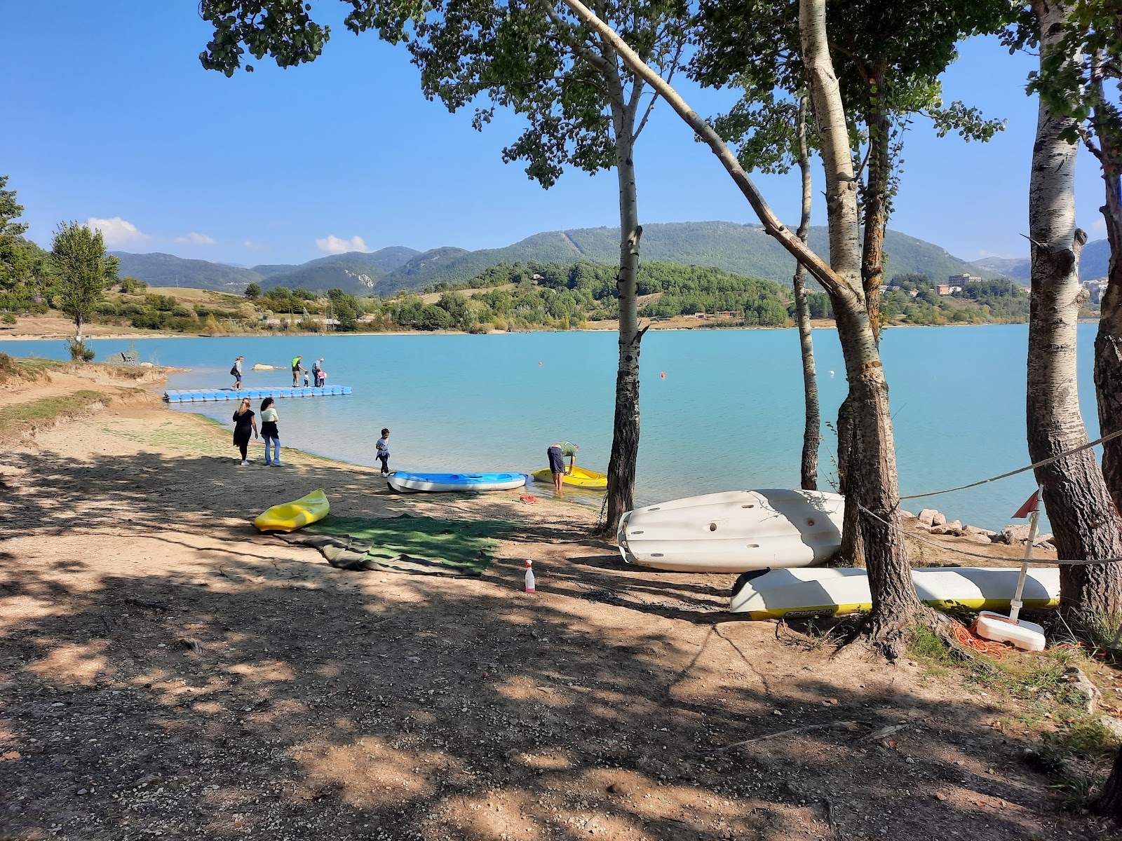 Foto van Spiaggia Oasi delle Mainarde met turquoise water oppervlakte