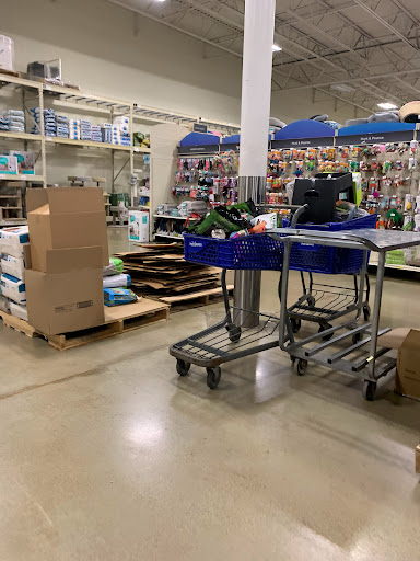 Pet Supply Store «PetSmart», reviews and photos, 20530 E 13 Mile Rd, Roseville, MI 48066, USA