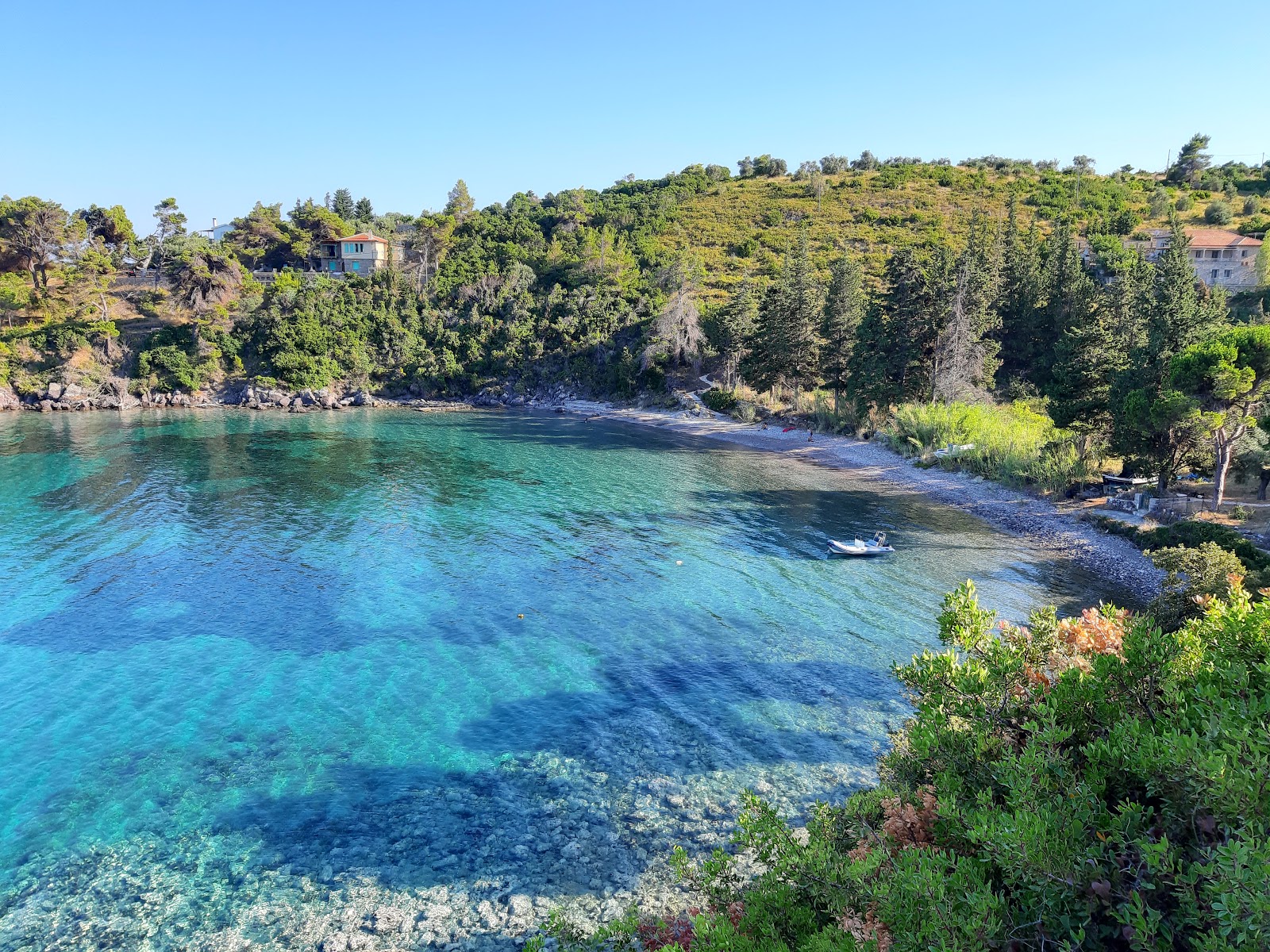 Foto af Agios Petros beach med lille bugt