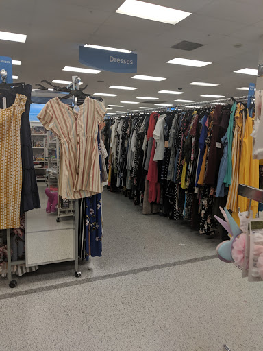 Clothing Store «Ross Dress for Less», reviews and photos, 921 E Commercial Blvd, Oakland Park, FL 33334, USA