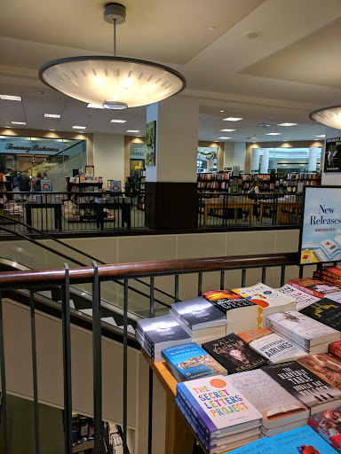 Barnes & Noble image