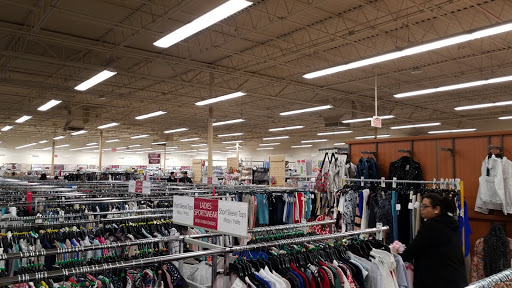 Clothing Store «Burlington Coat Factory», reviews and photos, 6900 Chestnut St, Gilroy, CA 95020, USA