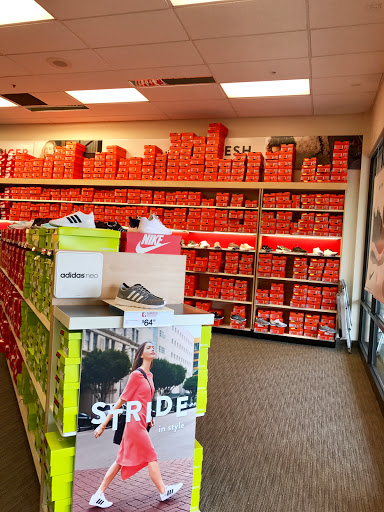 Shoe Store «Famous Footwear», reviews and photos, 3501 NJ-42, Turnersville, NJ 08012, USA