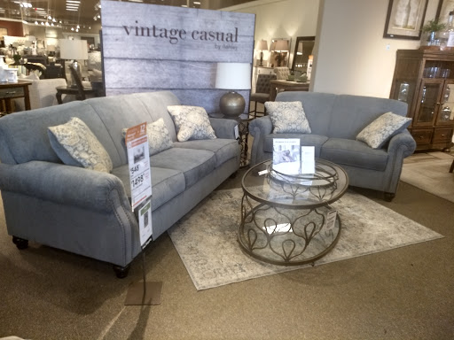 Furniture Store «Ashley HomeStore», reviews and photos, 200 Broadview Village Square, Broadview, IL 60155, USA