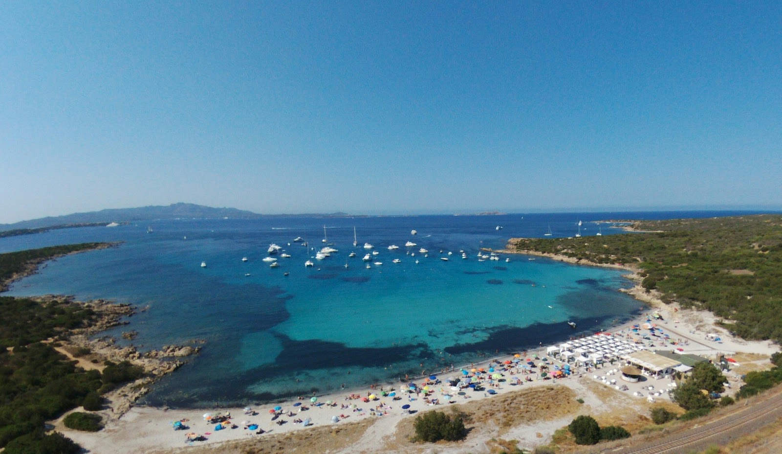 Foto van Spiaggia di Cala Sabina met blauw puur water oppervlakte