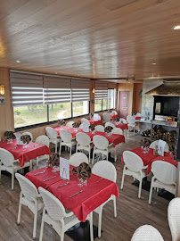 Atmosphère du Restaurant français Restaurant Glacier Le Passe Port à Port-Saint-Louis-du-Rhône - n°20