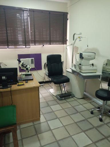 Metroeyes Clinic Bodija, 42 Kenneth Dike way Secretariate Road, Favos Bustop, Ibadan, Nigeria, Dentist, state Oyo