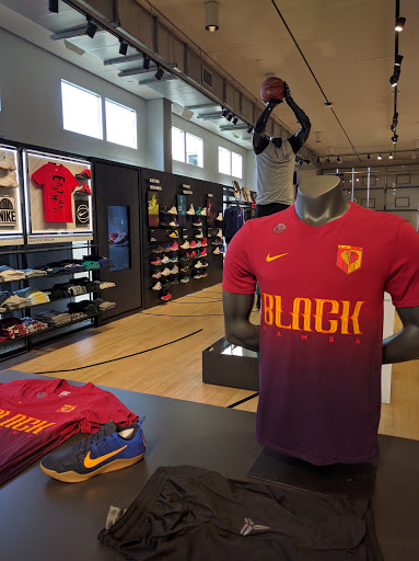 Clothing Store «Nike The Grove», reviews and photos, 189 The Grove Dr, Los Angeles, CA 90036, USA