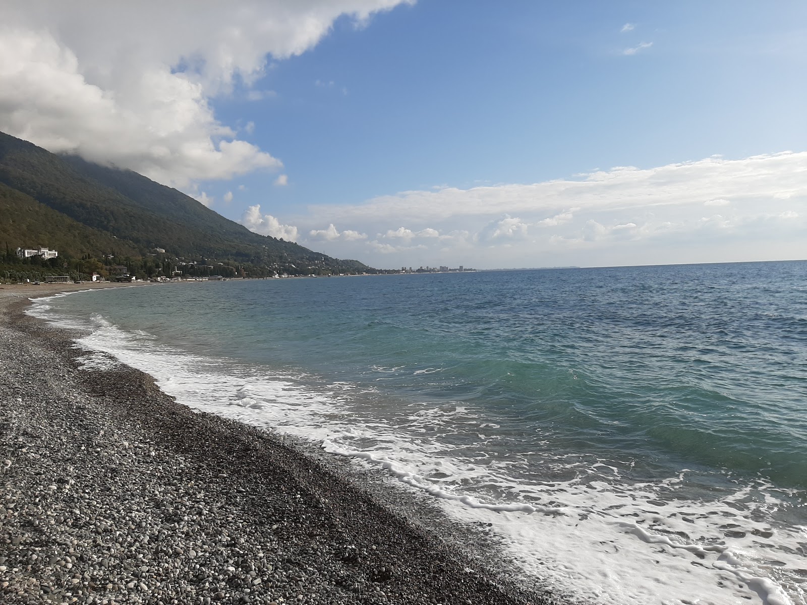 Foto di Gagra beach II con parzialmente pulito livello di pulizia