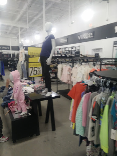 Department Store «Saks OFF 5TH», reviews and photos, 21500 Victory Blvd, Woodland Hills, CA 91367, USA