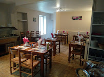 Atmosphère du Restaurant français Au petit tronquay à Le Tronquay - n°2