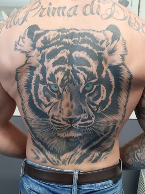 Hoshi Tattoo à Genlis