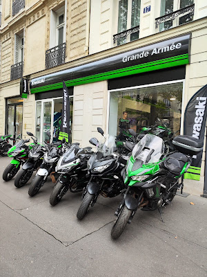 Moto Avenue à Paris