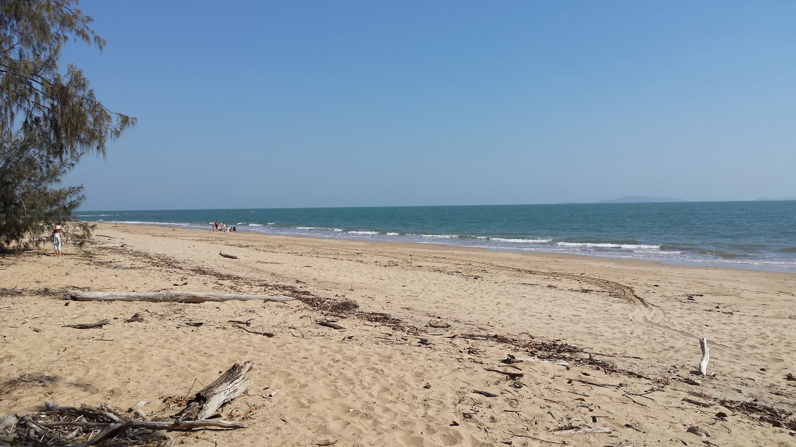 Saunders Beach 🏖️ Townsville, Australia detailed features, map, photos