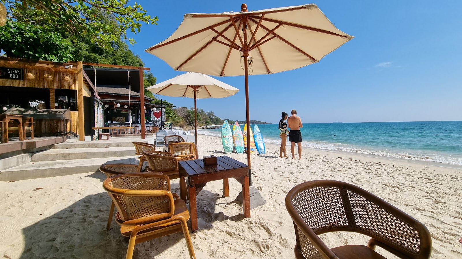 Phai Beach'in fotoğrafı düz bir kıyı şeridi ile birlikte