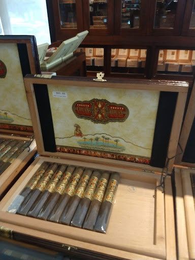 Cigar Shop «W. Curtis Draper Tobacconist», reviews and photos, 699 15th St NW, Washington, DC 20005, USA