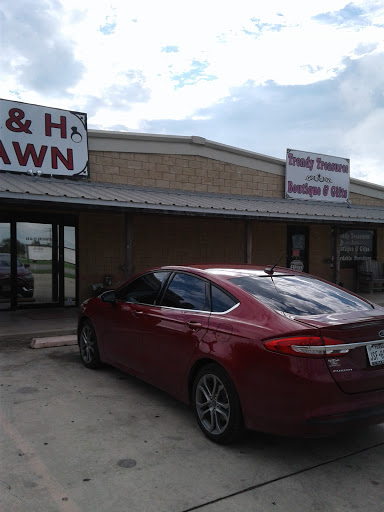Pawn Shop «H & H Pawn», reviews and photos, 532 10th St, Floresville, TX 78114, USA