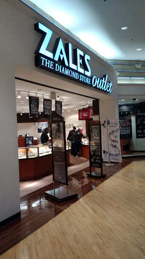 Jewelry Store «Zales - The Diamond Store», reviews and photos, 6170 Grand Ave #691, Gurnee, IL 60031, USA