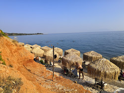 Kaukelec beach'in fotoğrafı dağlarla çevrili