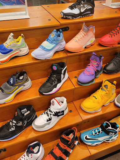 Clothing Store «Champs», reviews and photos, 205 E Broadway, Bloomington, MN 55425, USA