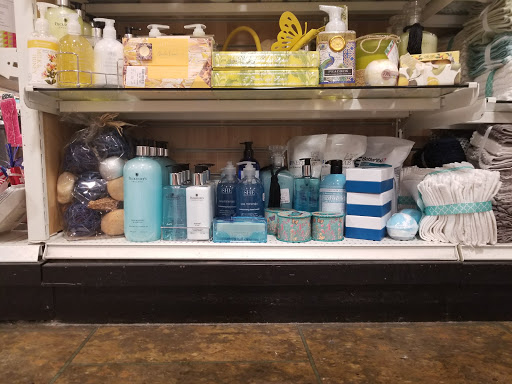 Shopping Mall «Buckhead Crossing Shopping Center», reviews and photos, 2625 Piedmont Rd NE, Atlanta, GA 30324, USA