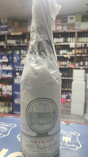 Wine Store «South Beach Wines & Liquors», reviews and photos, 325 Sand Ln, Staten Island, NY 10305, USA