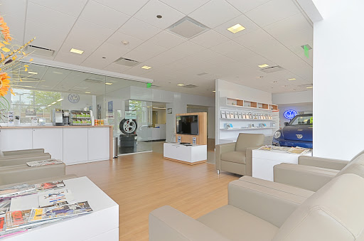Volkswagen Dealer «Pugi Volkswagen», reviews and photos, 2020 Ogden Ave, Downers Grove, IL 60515, USA