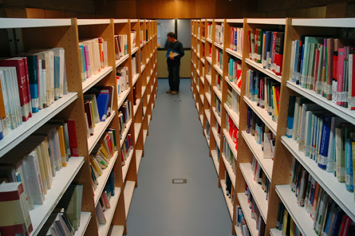 Edificio Central de la Biblioteca Universitaria - ULPGC (Biblioteca de Ciencias Jurídicas; Biblioteca de Economía, Empresa y Turismo; Centro de Documentación Europea)