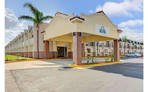 Days Inn & Suites by Wyndham Tampa near Ybor City image