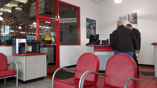 Tire Shop «Discount Tire Store - Clackamas, OR», reviews and photos, 8380 SE Sunnyside Rd, Clackamas, OR 97015, USA
