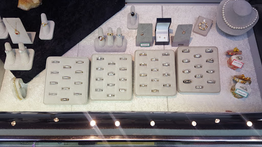 Pawn Shop «SILVER LINING JEWELRY AND LOAN GRESHAM», reviews and photos, 300 SE 181st Ave, Portland, OR 97233, USA