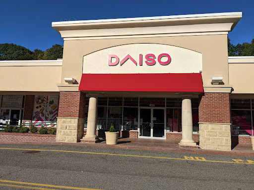 Shopping Mall «Midway Shopping Center», reviews and photos, 1001 Central Park Ave, Scarsdale, NY 10583, USA