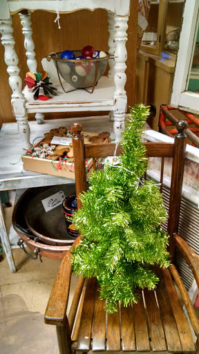 Furniture Store «3 Vintage Chicks», reviews and photos, 13012 N Cave Creek Rd, Phoenix, AZ 85022, USA