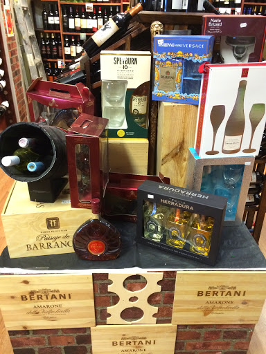 Liquor Store «B&S WINE AND SPIRITS», reviews and photos, 152 Wyckoff Ave, Brooklyn, NY 11237, USA