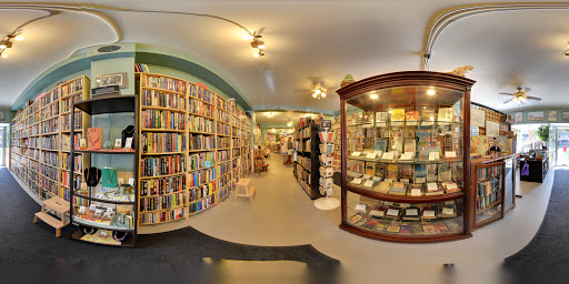 Used Book Store «The Looking Glass», reviews and photos, 823 S Oak Park Ave, Oak Park, IL 60304, USA