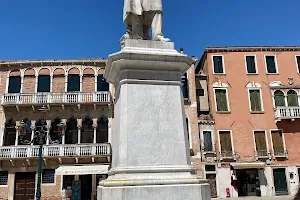 Monumento a Niccolò Tommaseo image