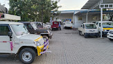 Mahindra H D Motors   Suv & Commercial Vehicle Showroom
