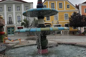Hundertwasserbrunnen image