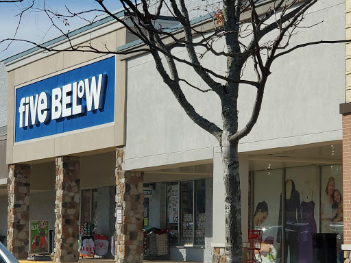 Shopping Mall «Gateway Shopping Center», reviews and photos, 221 E Swedesford Rd, Wayne, PA 19087, USA