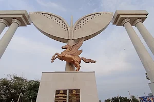 MGR Memorial Arch image