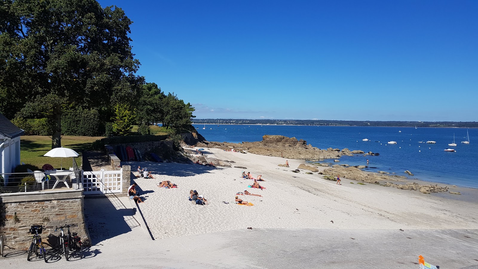 Fotografie cu Plage des Oiseaux II cu o suprafață de apă pură albastră